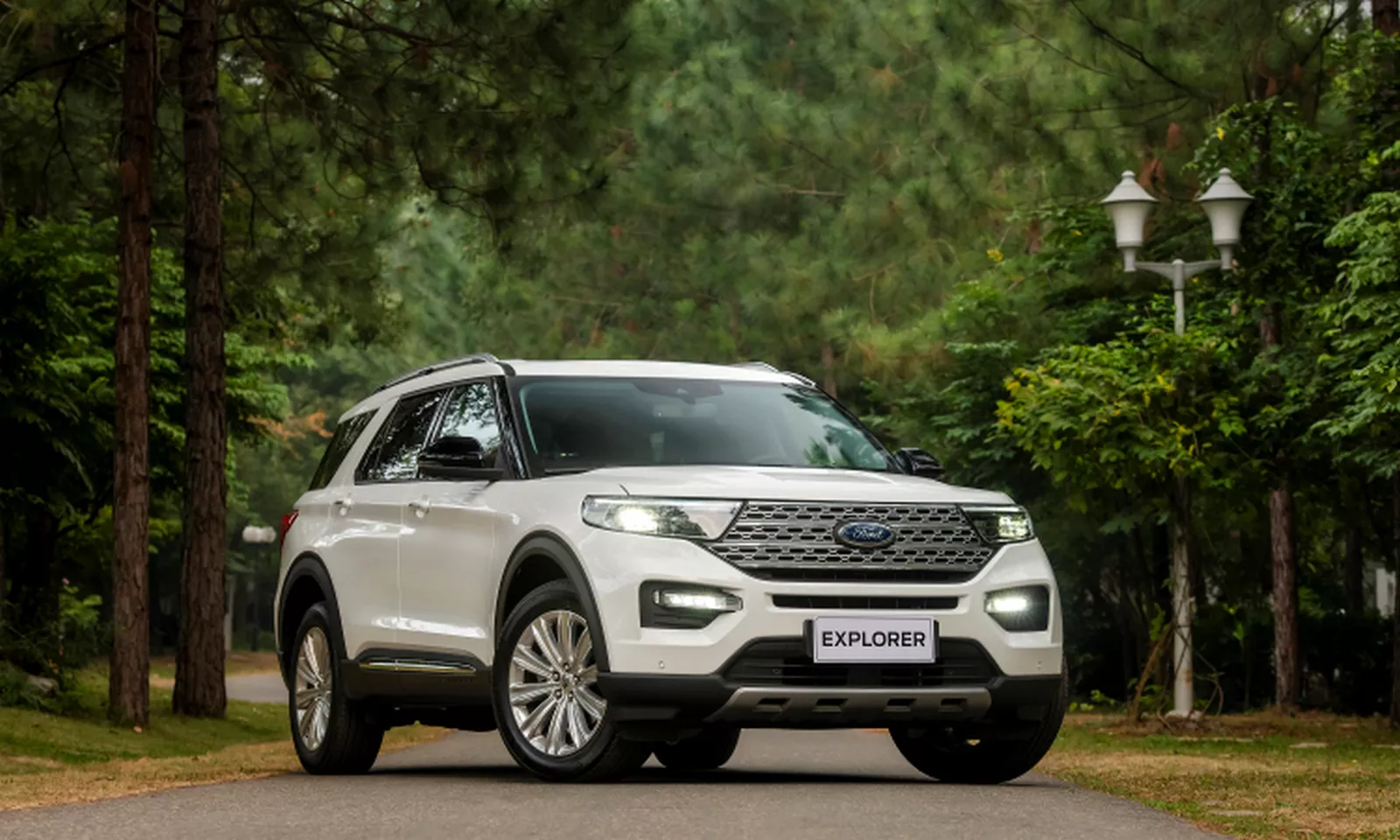 Ford Explorer 2022 mạnh mẽ