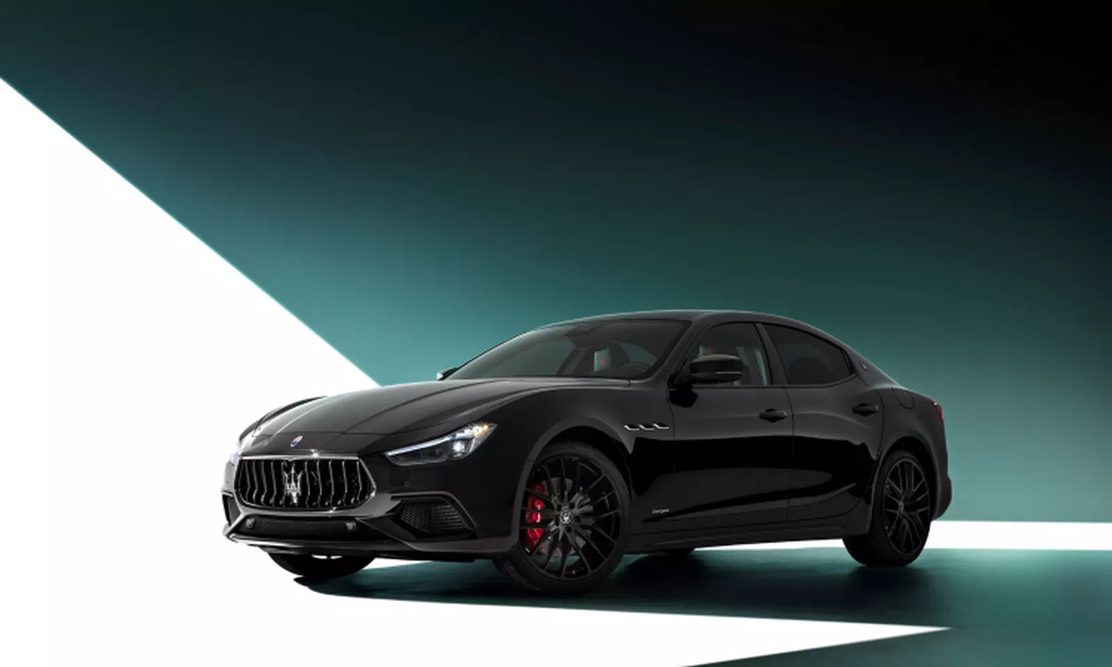 Maserati Ghibli 2021 sang trọng