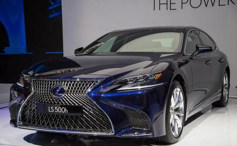 Lexus LS500h 2023 tiếp tục kế thừa thiết kế sang trọng và đẳng cấp