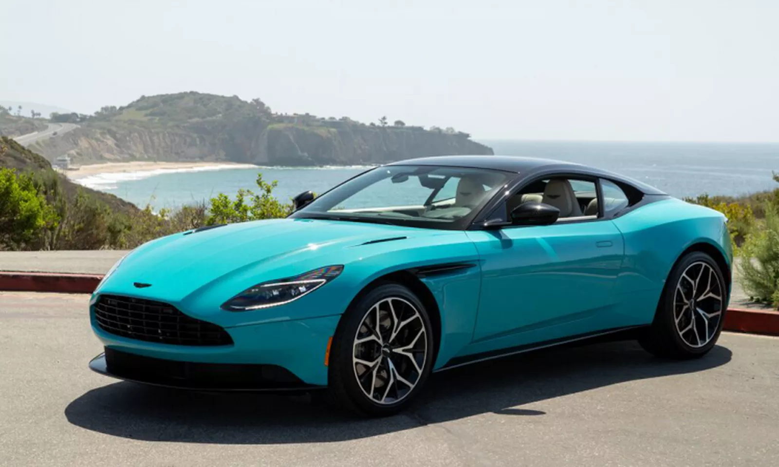 Aston Martin V8 DB11 2021