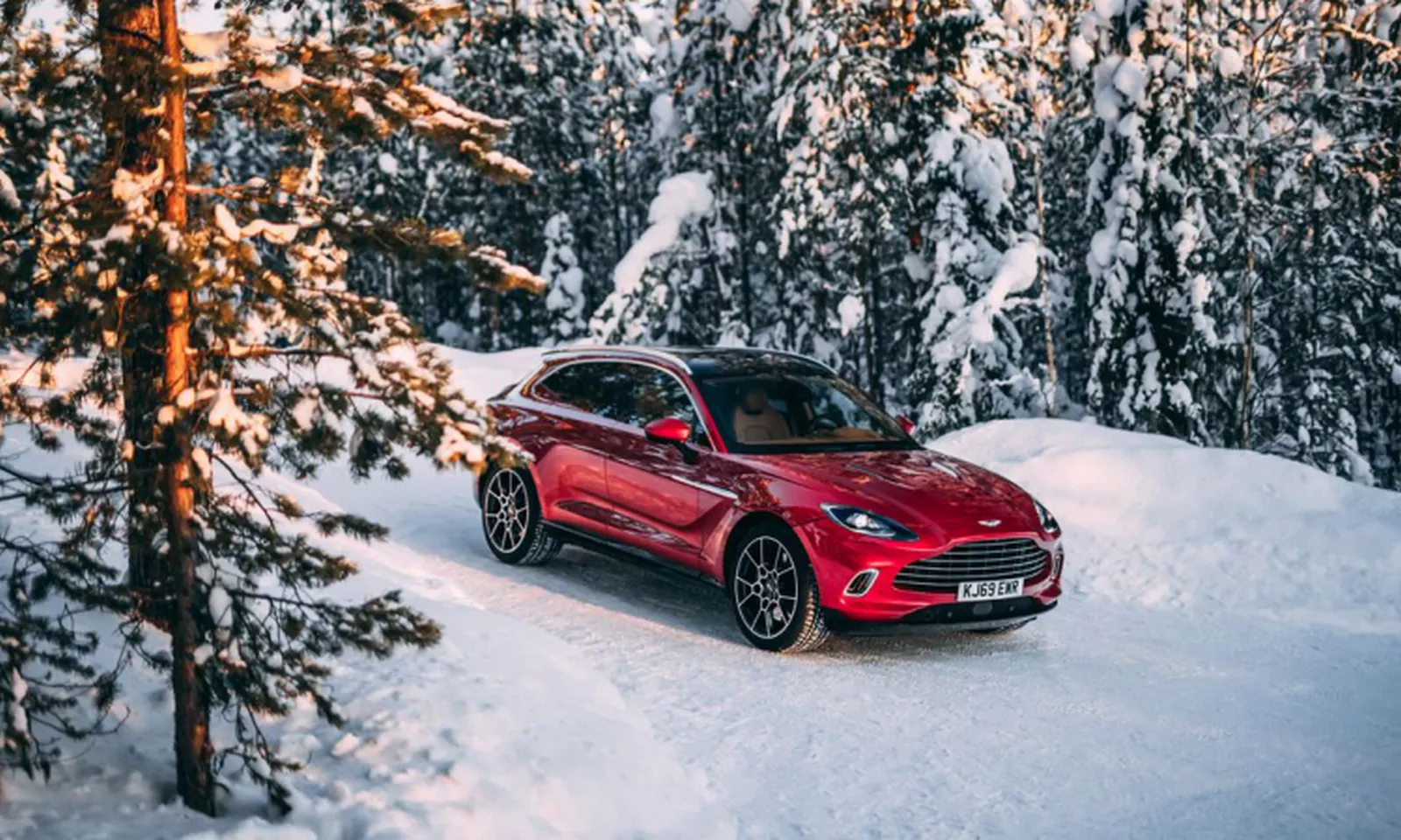 Aston Martin DBX 2021 đẳng cấp