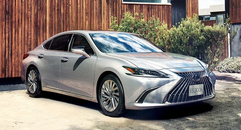 Lexus ES mới tiếp tục sử dụng ngôn ngữ thiết kế đặc trưng