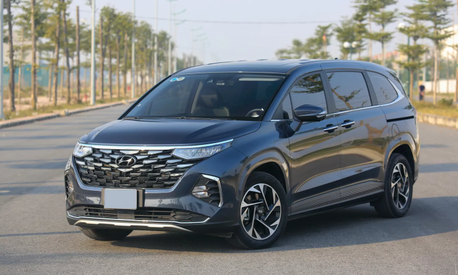 Hyundai Custin 2023 tiện lợi