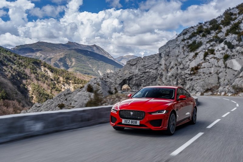 Jaguar XE là một mẫu sedan thể thao nổi bật