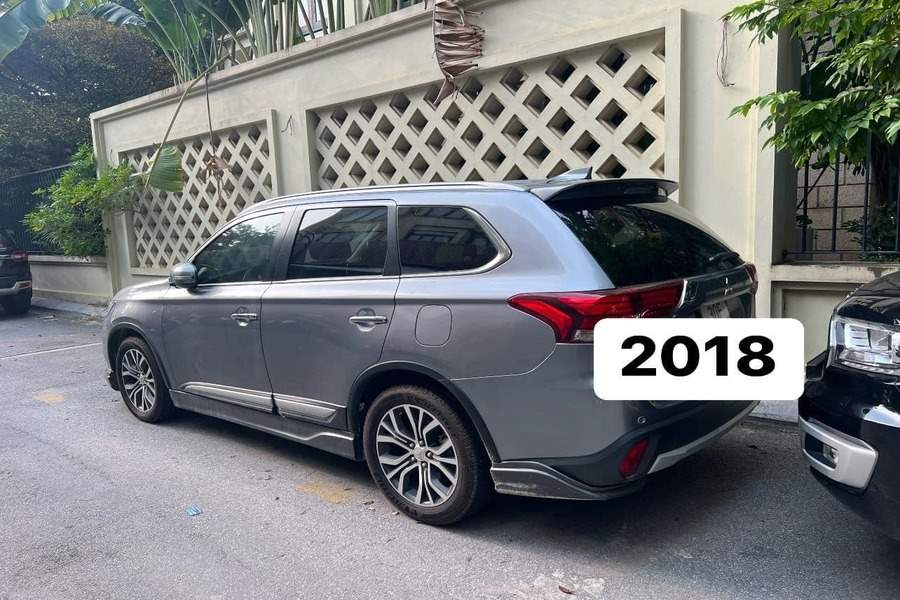 Mishubishi Outlander 2.4L premium 4x4 sx2018