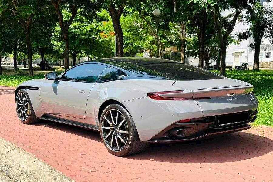 Aston Martin DB11