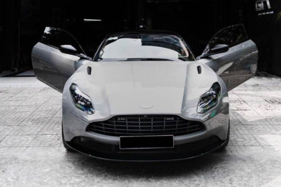 Aston Martin DB11