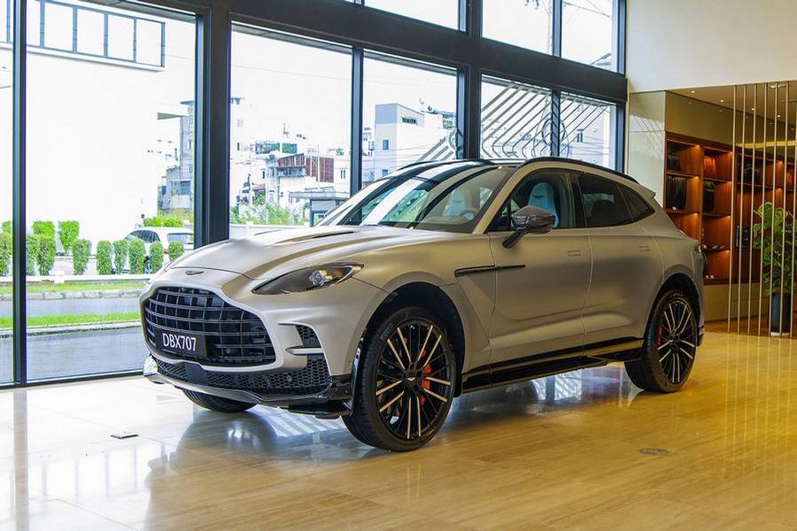 Aston Martin DBX 2023