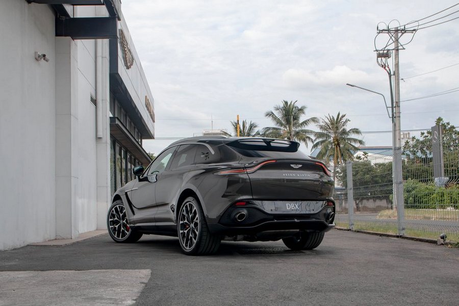 Aston Martin DBX 2023