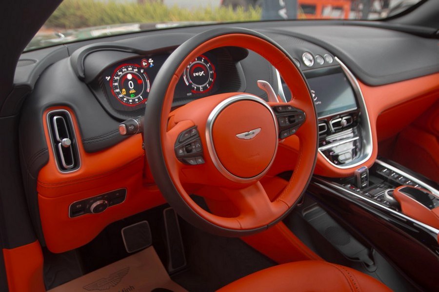 Aston Martin DBX 2023