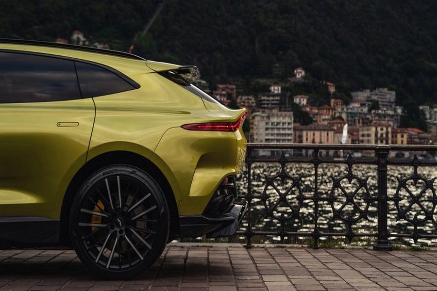 Aston Martin DBX 2023