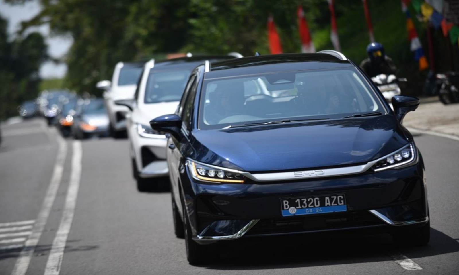 BYD M6