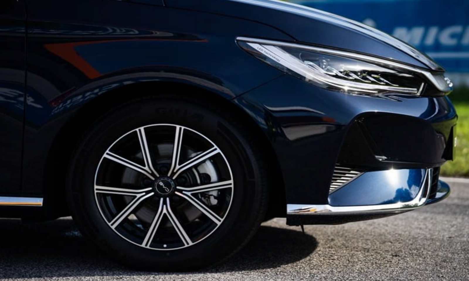 BYD M6