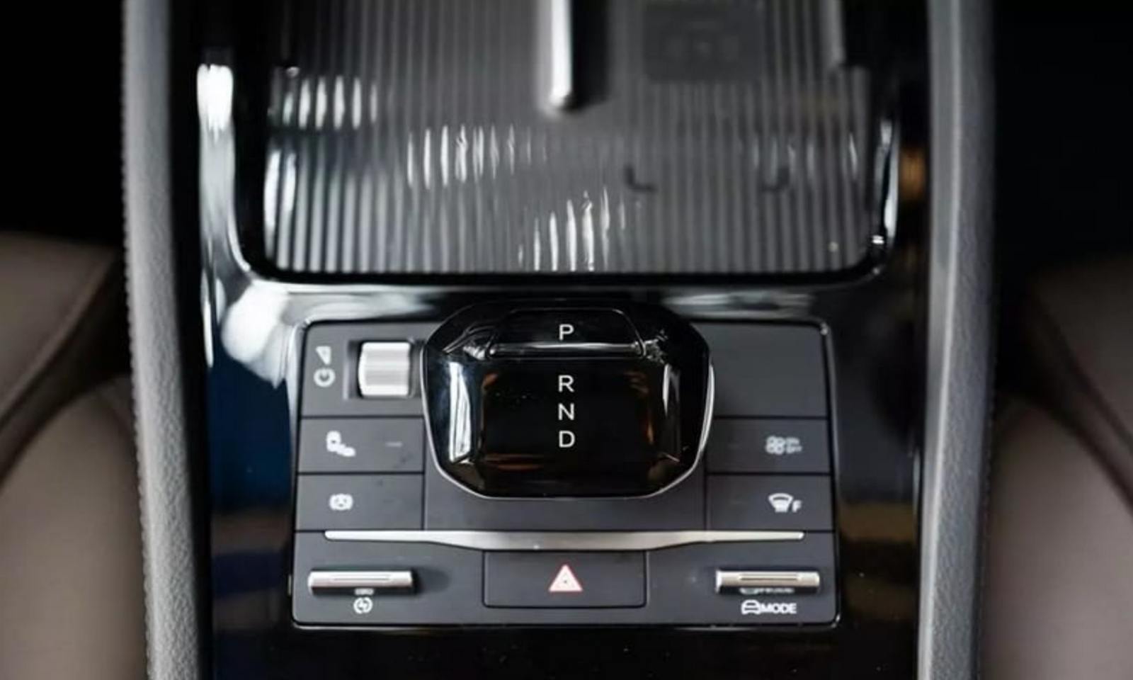 BYD M6
