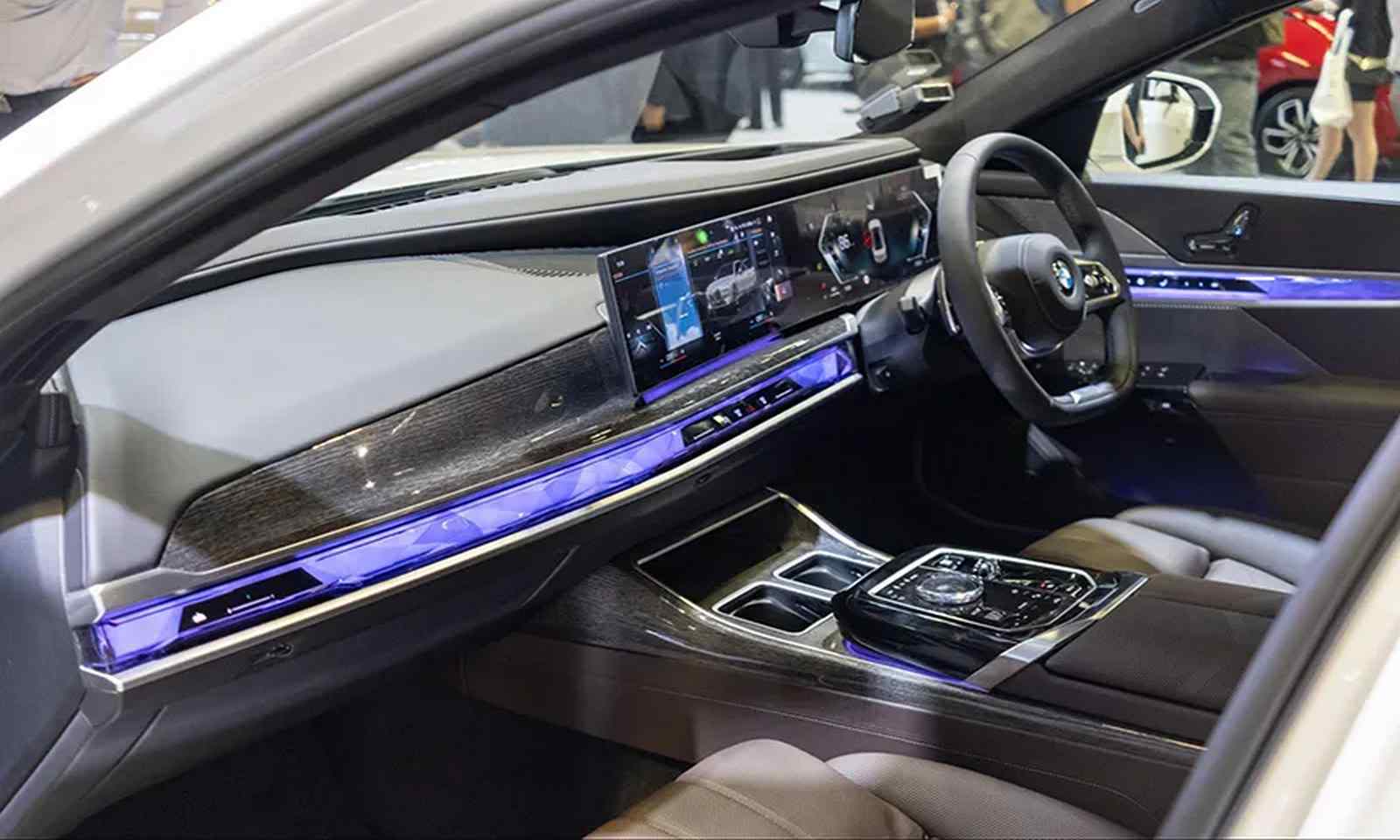 BMW 740i Pure Excellence 2024