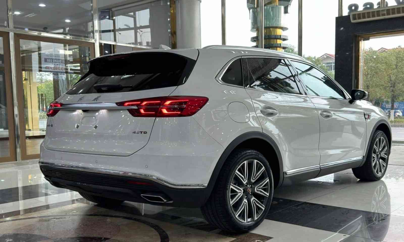 Hongqi HS5