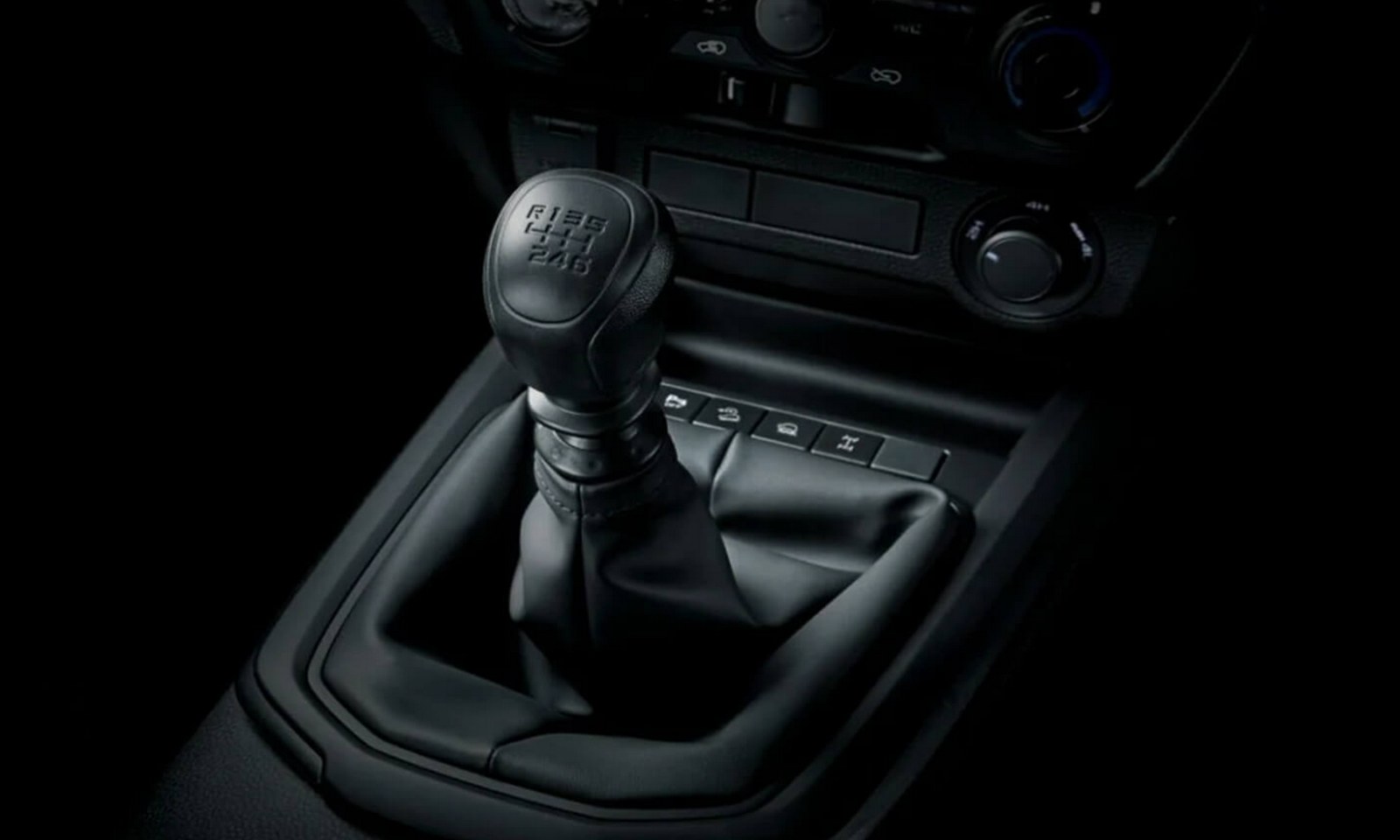 ISUZU DMAX UTZ 4x4 MT 2025