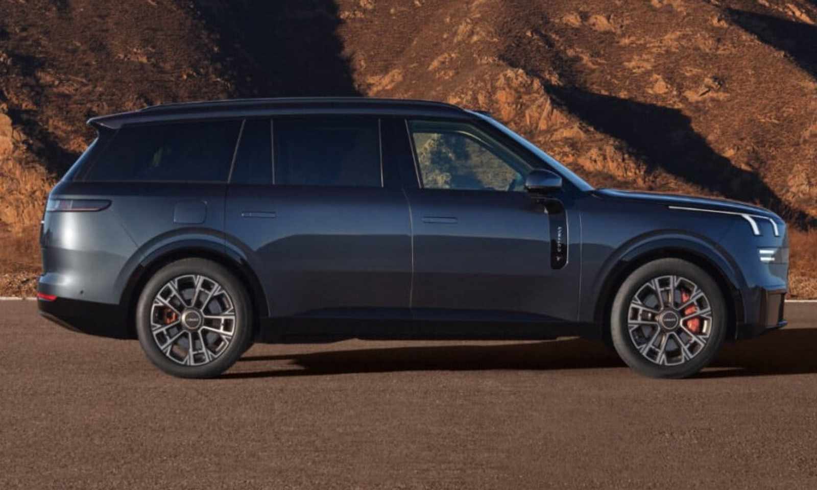 Lynk & Co 900
